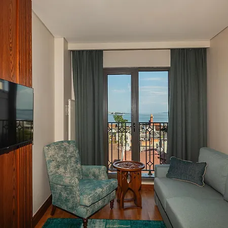 Triton Hotel