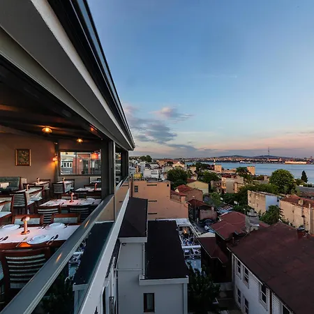 Triton Hotel