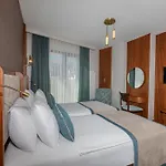 Triton 4* İstanbul