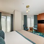 Triton מלון 4*