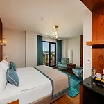 Otel Triton