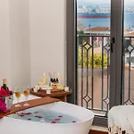 Triton 4* İstanbul