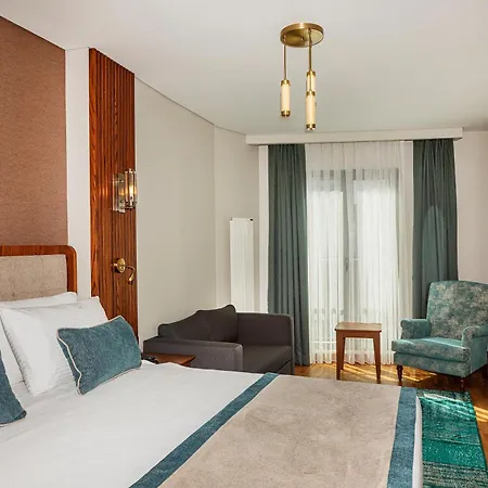 Triton Κωνσταντινούπολη