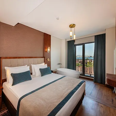 Hotel Triton