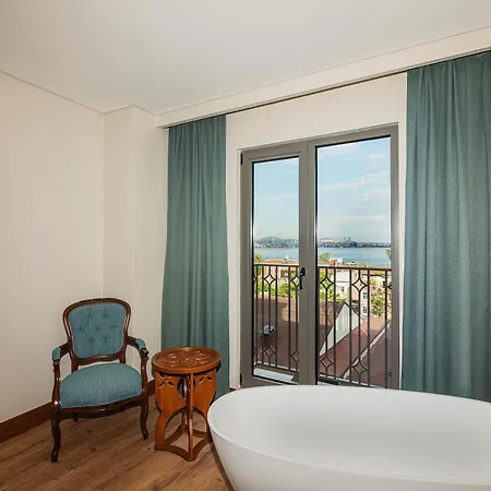 Triton Hotel