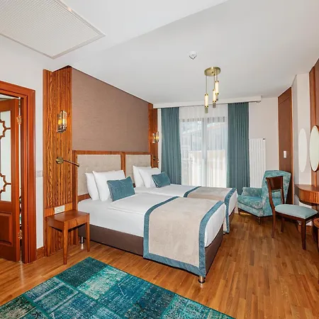 Ξενοδοχείο Triton 4*