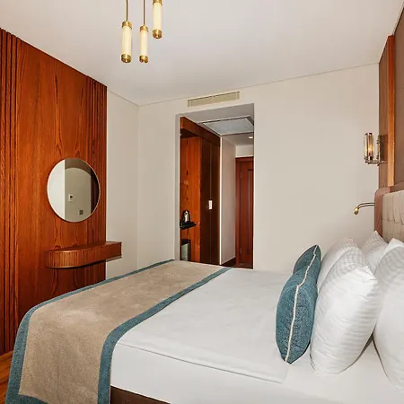 Hotel Triton