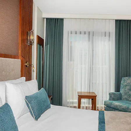 Triton & Boutique In The Old Отель 4*