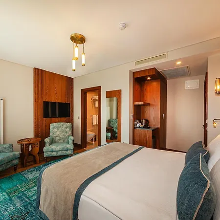 Ξενοδοχείο Triton 4*