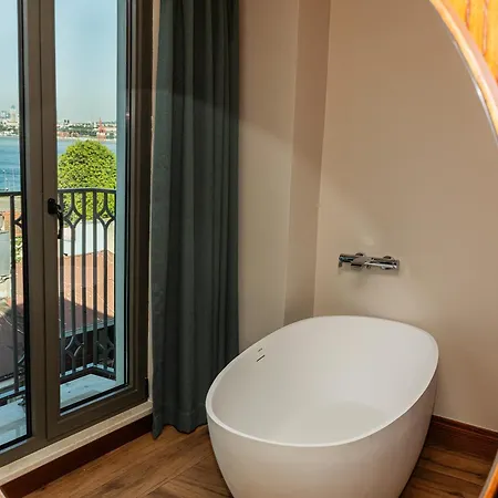 Triton 4* Istanbul