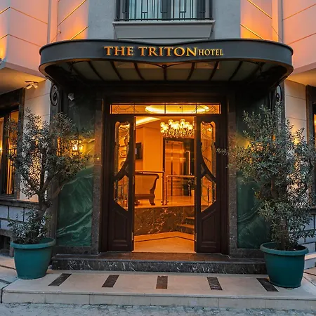 Triton & Boutique In The Old Otel