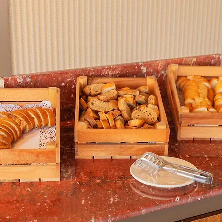 Ξενοδοχείο Triton 4*