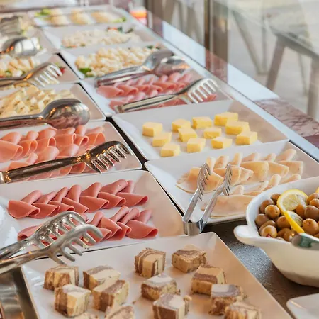 Triton Ξενοδοχείο 4*