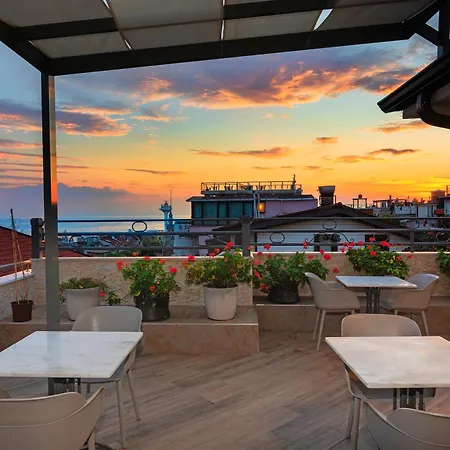 Ξενοδοχείο Triton 4*