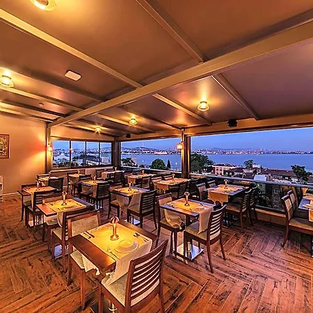 Triton & Boutique In The Old Otel 4*