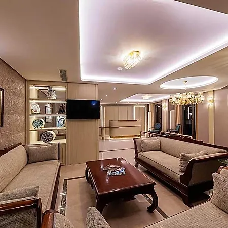 Triton & Boutique In The Old Otel