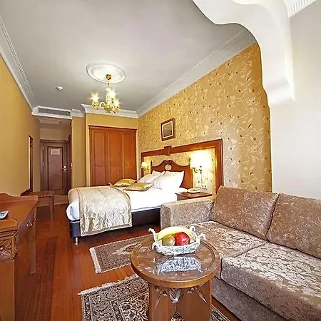 Triton & Boutique In The Old Стамбул