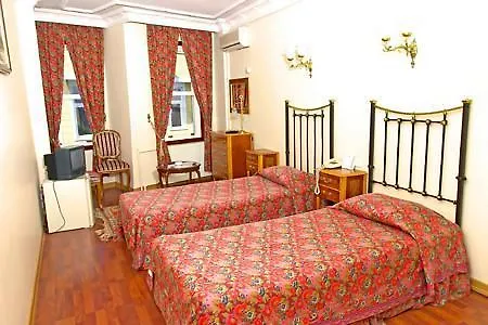 Azade Istambul