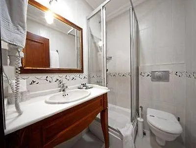 Azade Istambul