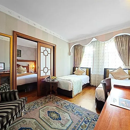 Azade Istambul