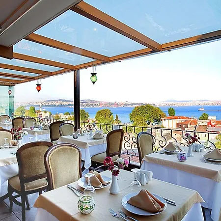 Azade Istambul