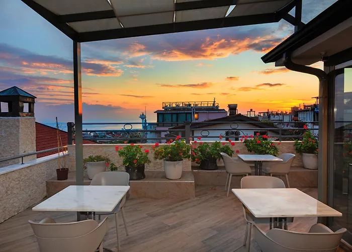 Отель Triton 4*