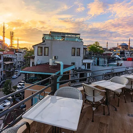 Triton Hotel Istanboel