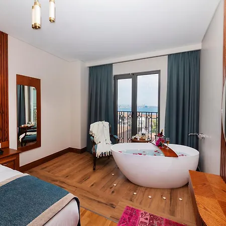 Triton Hotel 4*