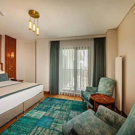 Triton Hotel 4*