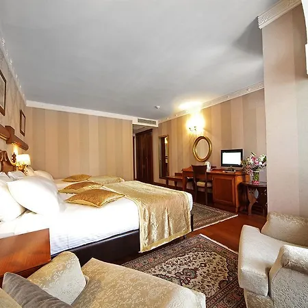 Hotel Triton