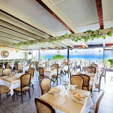 Hotel Triton