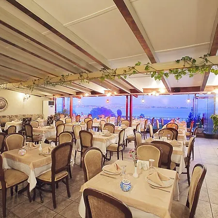 Hotel Triton